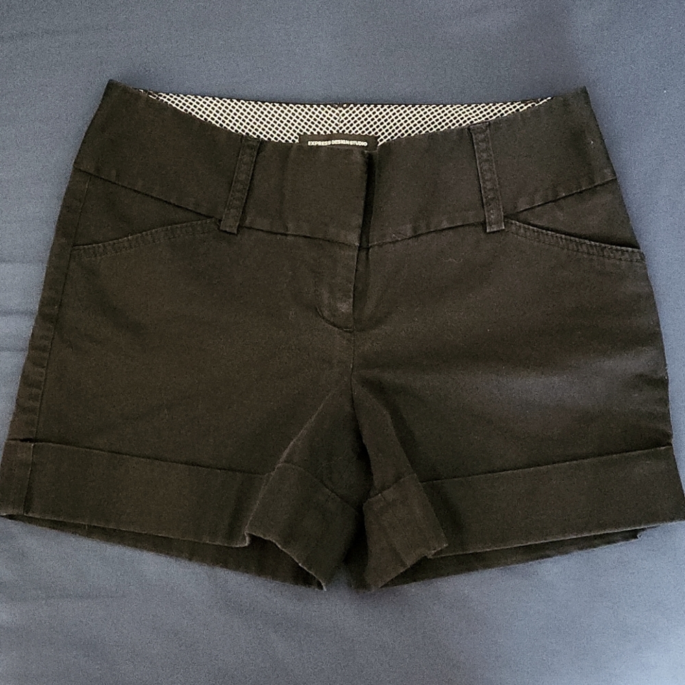 Express Design Studio Dress Shorts with cuff. Black Size 0